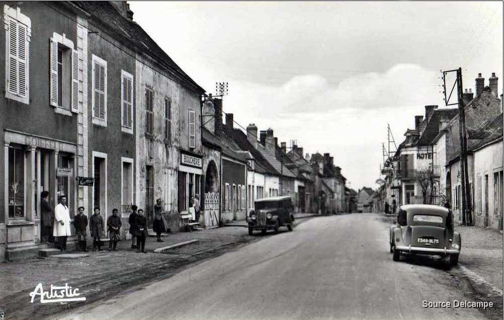 21 Rouvray La Rue Principale.jpg